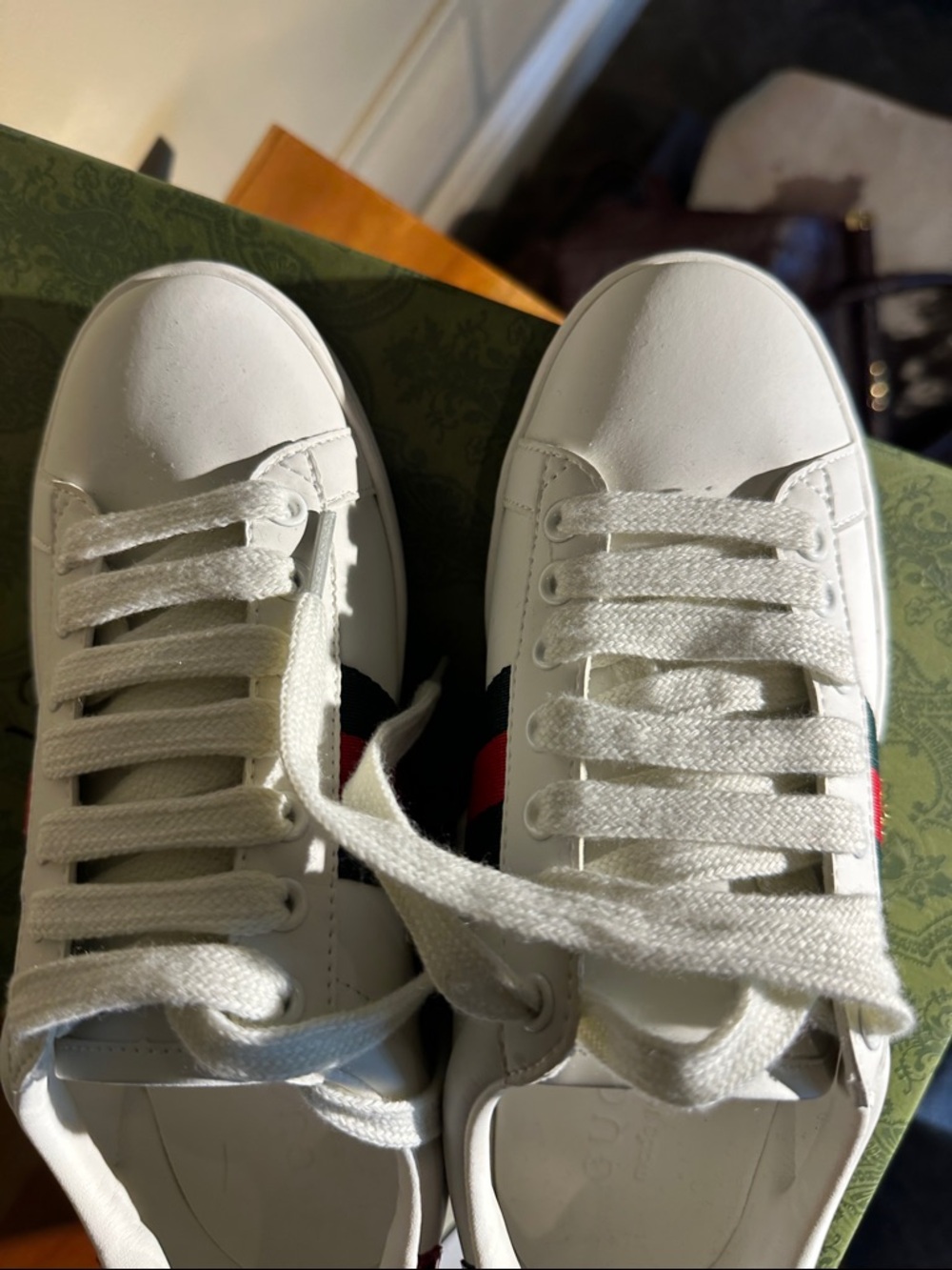 Gucci ‘Bee’ Tennis Shoes. - Picture 6 of 11